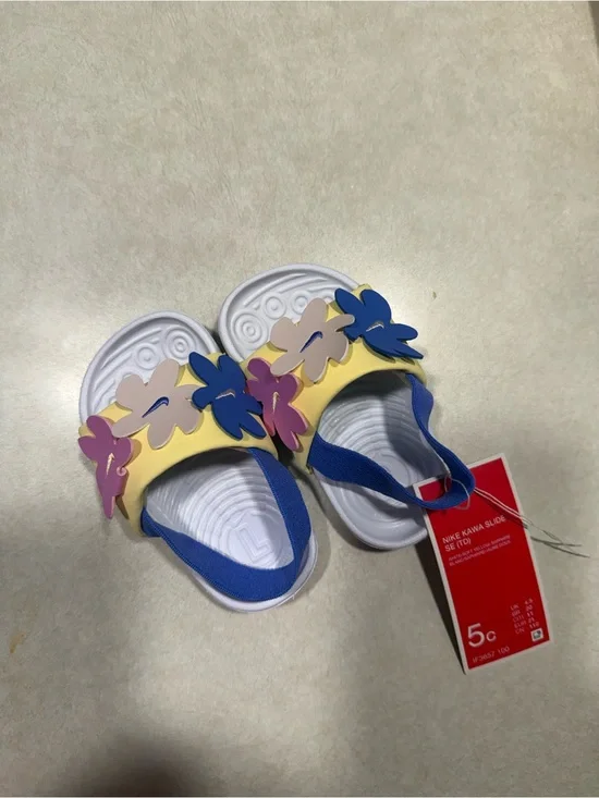 NWT Kids 5c Nike Floral Sandals