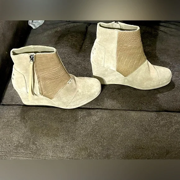 Toms Suede Wedge Ankle Boots in Tan and Cream