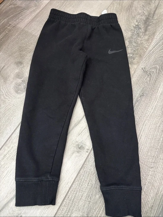 Nike Kids Black Jogger Sweatpants with Subtle Swoosh size 6
