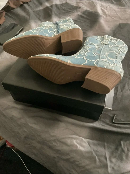 Women's Light Blue Embroidered Ankle Boots - Stylish Western-Inspired Fashion