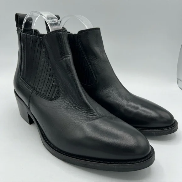 Coach and Four Kisha Chelsea Boots Women’s 6.5 Black Leather EUC Made In Italy‎