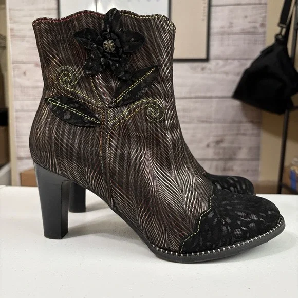Spring Step L' Artiste Ignited Booties 39/9 Black Lace Floral Side Zip Victorian