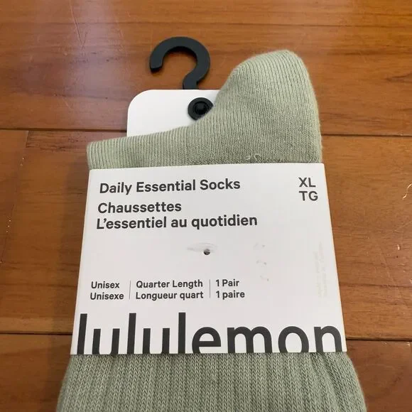 NWT Unisex Lululemon Daily Essential Quarter Socks Fog Green Extra Large