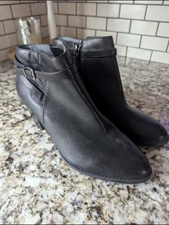 Vionic Black Leather Ankle Booties with Side Buckle