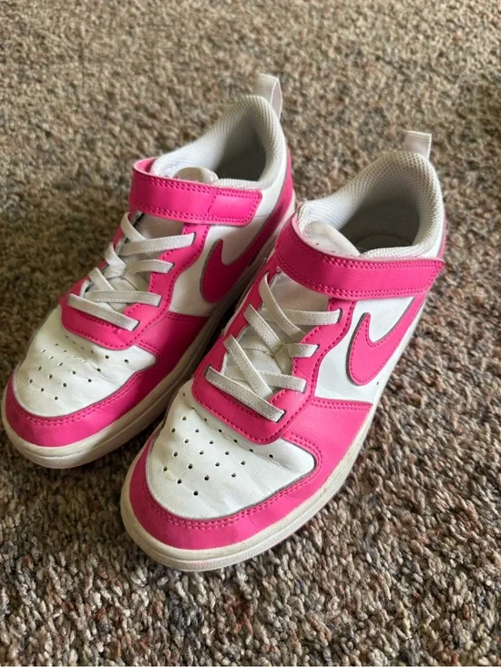 Nike Kids White and Pink Low-Top Sneakers
