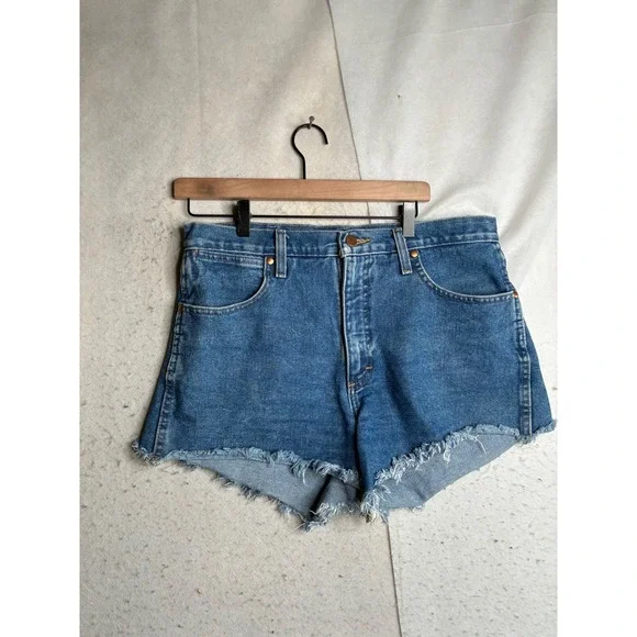 Wrangler 13MWZ Cowboy Cut Denim Shorts Medium Wash Raw Hem Blue Mens 30