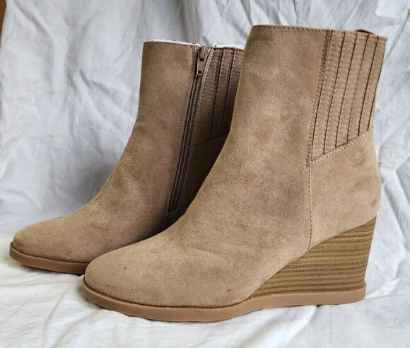 New Universal Thread Women's Cypress Wedge Boots Taupe Size 11