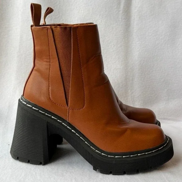 Mudd Natana-01L Womens Brown Platform Chelsea Boots Lug Sole Block Heel Size 6
