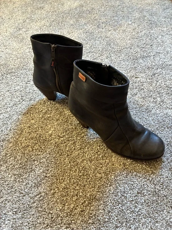 Camper Black Leather Ankle Booties with Side Zip
