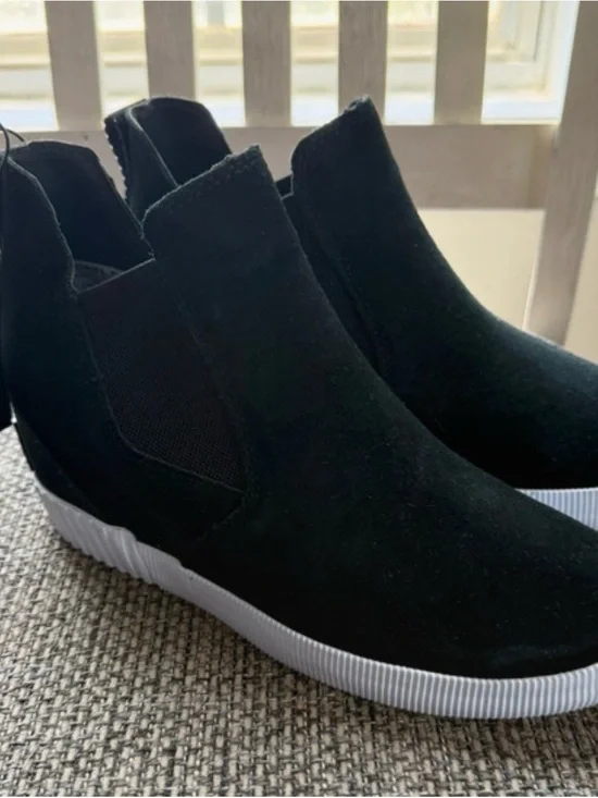 Sorel Black Suede out N about  Booties with White Sole