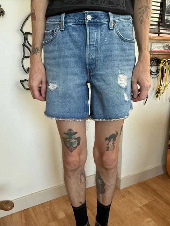 Levis 501 Distressed Cutoffs Denim Shorts ~ Size 31