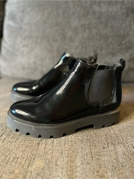 Franco Sarto Flora Black Patent Leather Chelsea Lug Sole Women’s 9 Boots