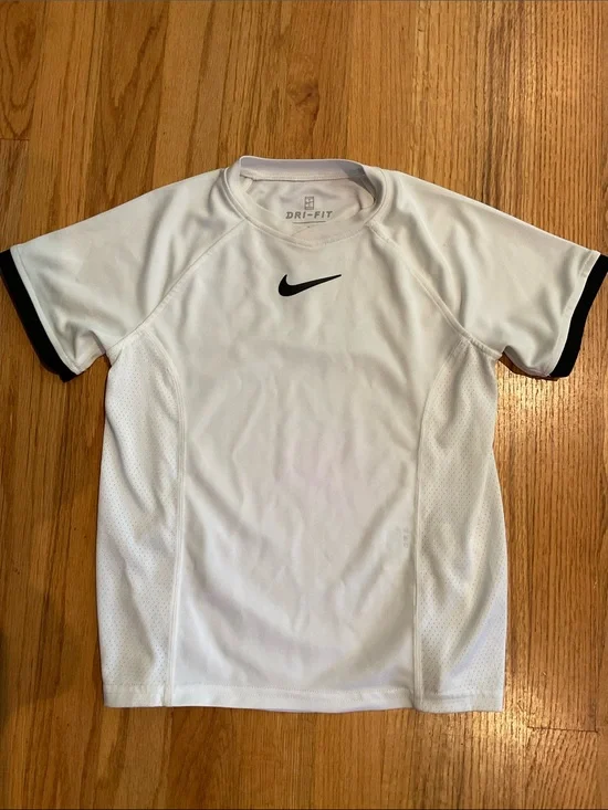 NIKE - TEE - Dri-Fit - White Black Nike Logo  &  Sleeve Boy’s Size S -Short Slee