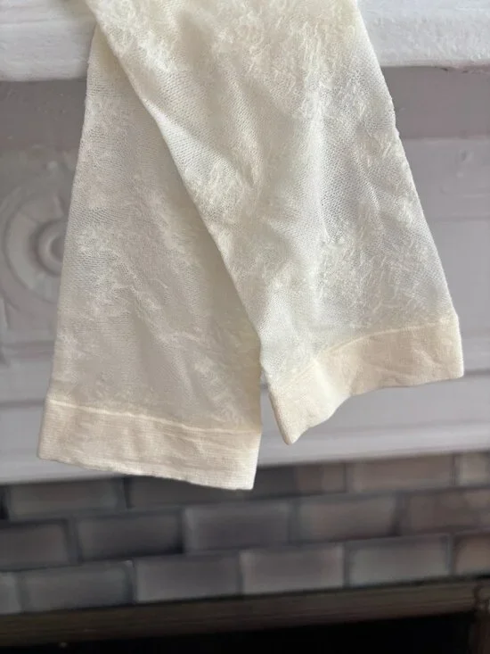 Delicate lace short socks