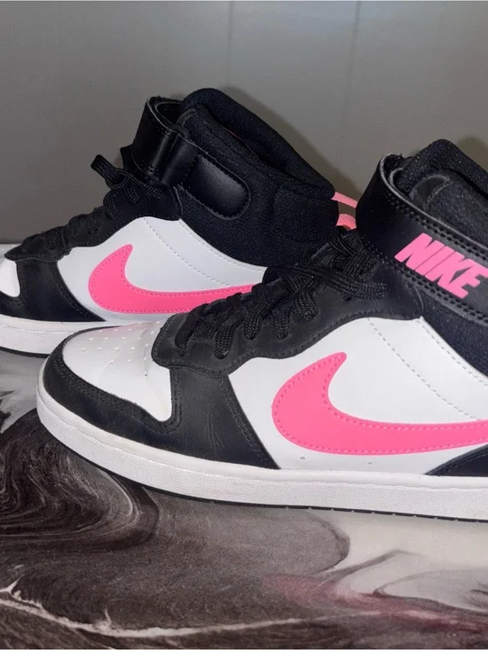 Nike Women’s Mid-Top Sneakers - Black White Pink