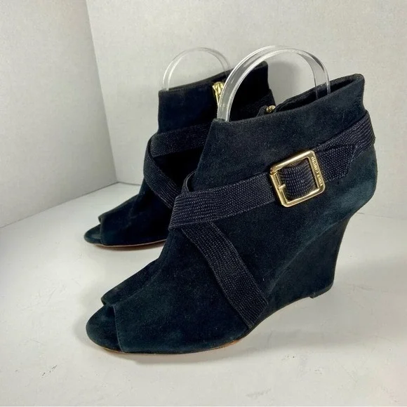 Vince Camuto women Suede wedges 8.5 Peep Toe Wedge Booties Black Gold Buckle 8.5