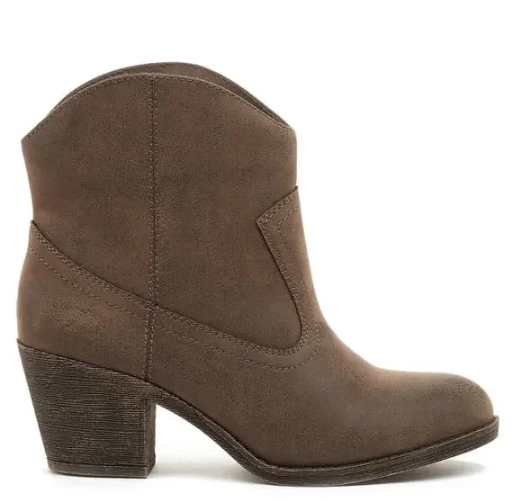 Rocket Dog Soundoff Vintage Worn Boots 10 NWT Tan Gray Western Heel Ankle Bootie