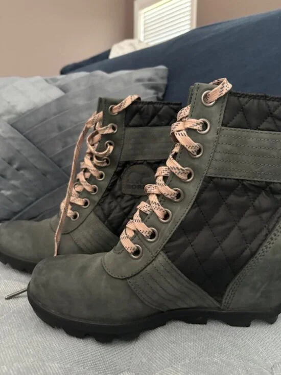 Gray + Pink Sorel bootie tie ups - Size 8.5 Womens