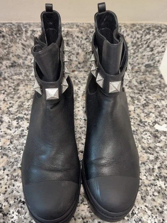 MICHAEL Michael Kors Glenn Studded Leather Lug Sole Ankle Boots Black Size 7M