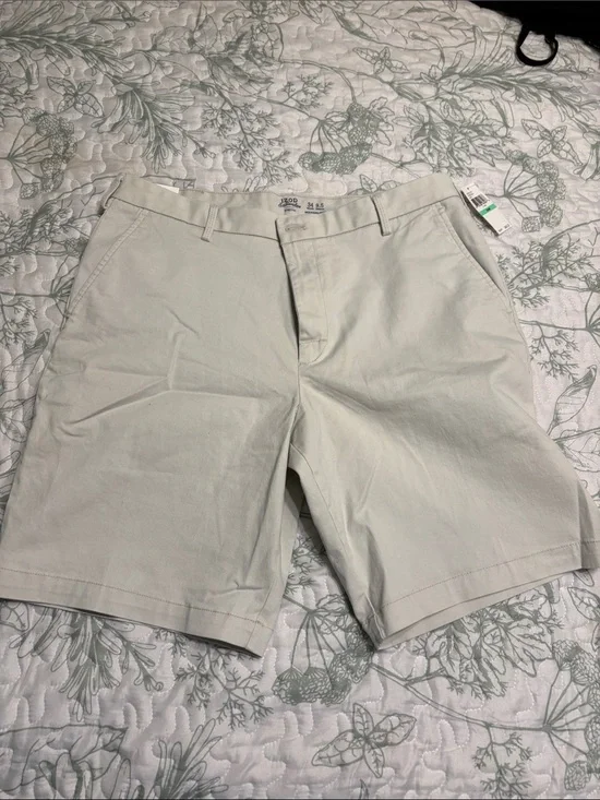 Izod Men's Light Tan Flat-Front Cotton Shorts