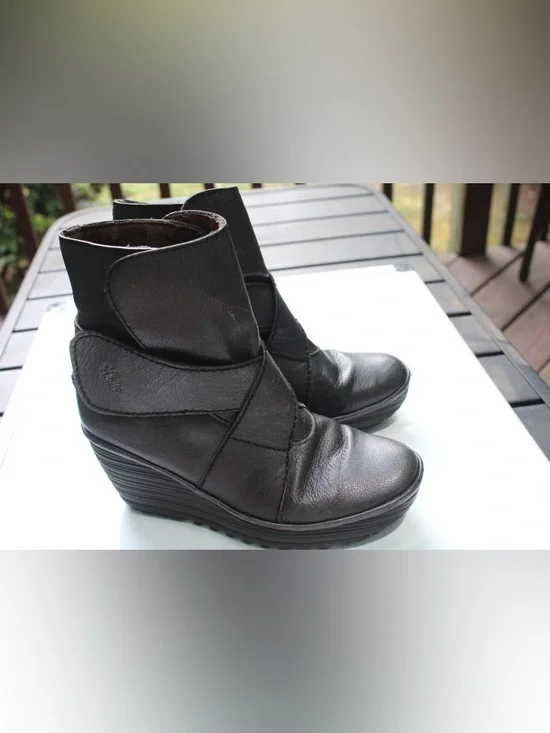 Fly London Rada wedges