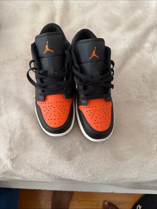 Nike Kids Black and Orange Low-Top Sneakers