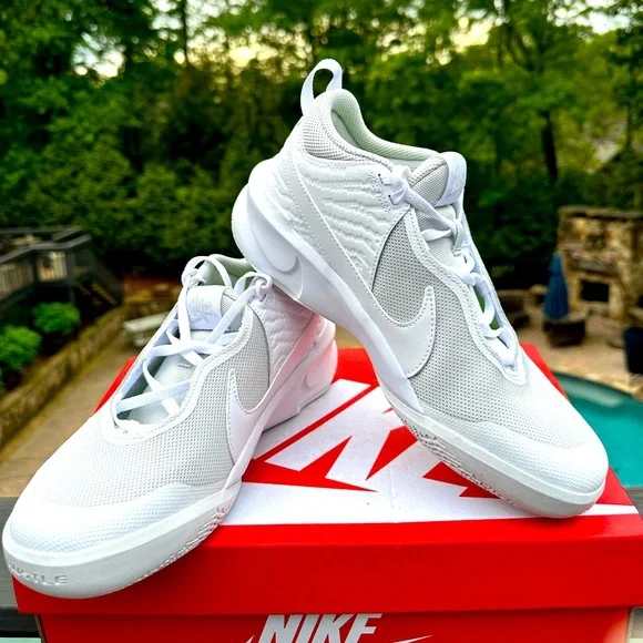 NEW Nike All White Team Hustle D 10 - Youth Size 6.5 (also fits Womens 8)