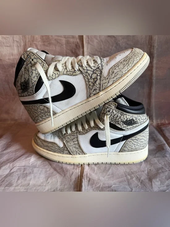 Nike Air Jordan Retro 1 High OG size 7Y