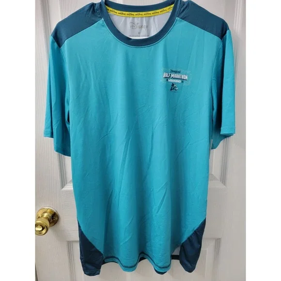 Disneyland Half Marathon Weekend 2025 Magic Key Exclusive Shirt M New with Tags