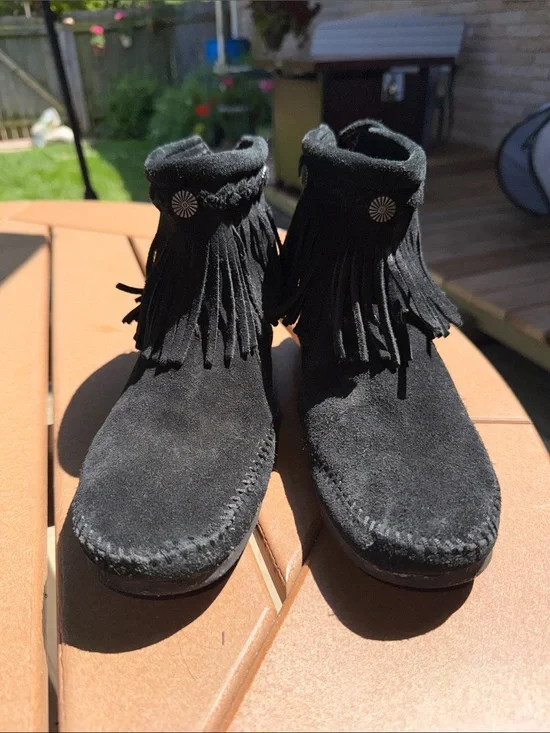 Minnetonka 299 HIGH TOP BACK-ZIP Black Suede Fringe Moccasin