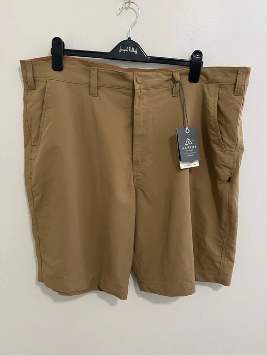 Alpine Designs NWT Modern Shorts