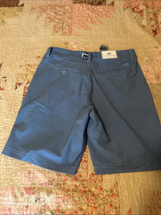 Southern Tide Men’s Flat Front Shorts in Blue
