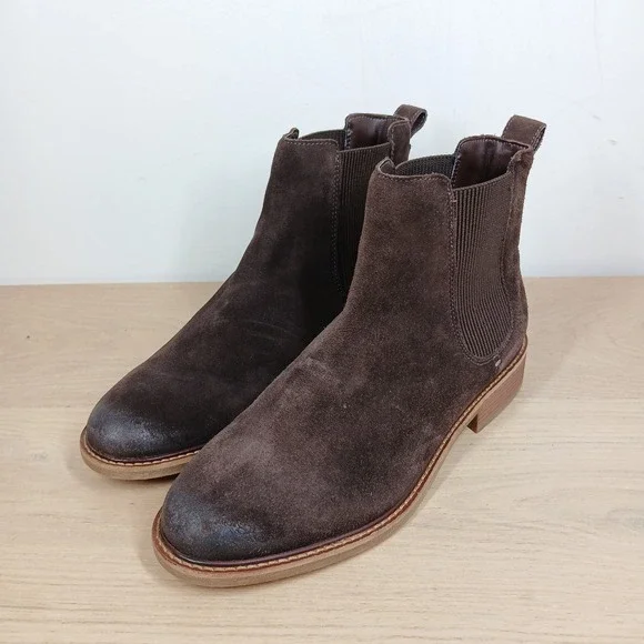 Clarks Chelsea Boots Womens 11W Brown Suede Leather Minimalist Office Classic