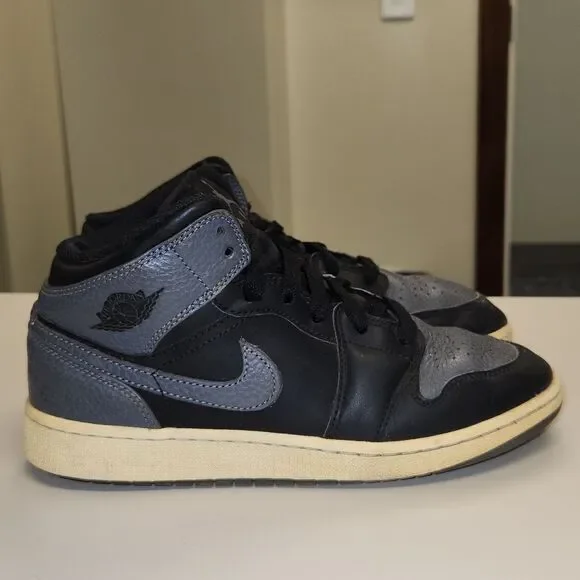 Nike Jordan 1 Mid Shoes 5.5Y Black/Gray 554725-041. 2017