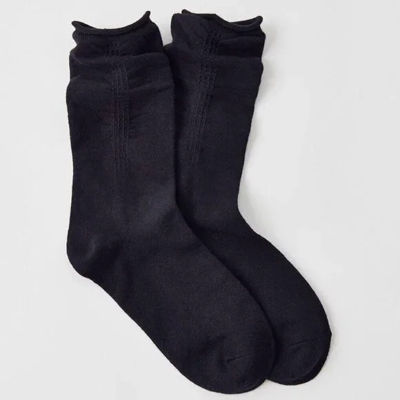 NWT Urban Outfitters Lightweight Black Slouch Socks