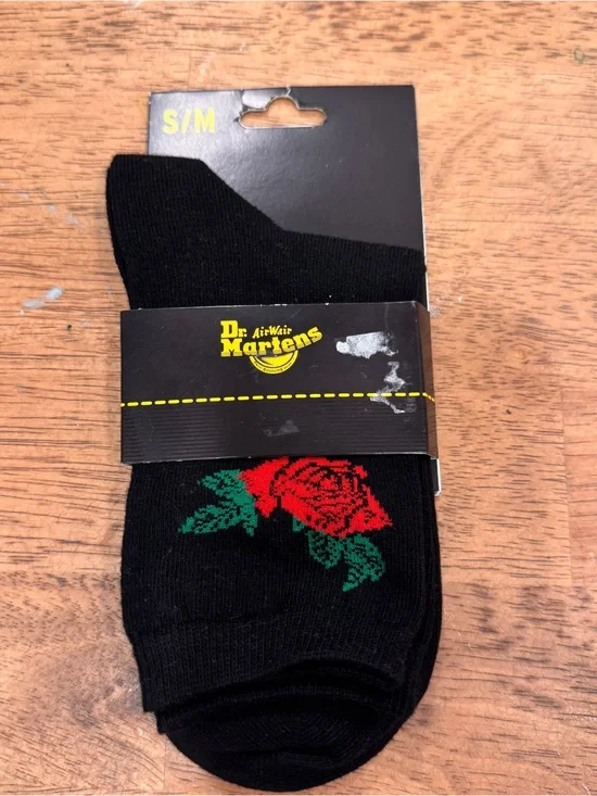 NWT Dr. Martens Vonda Short Socks Women's S M Black w Roses Floral