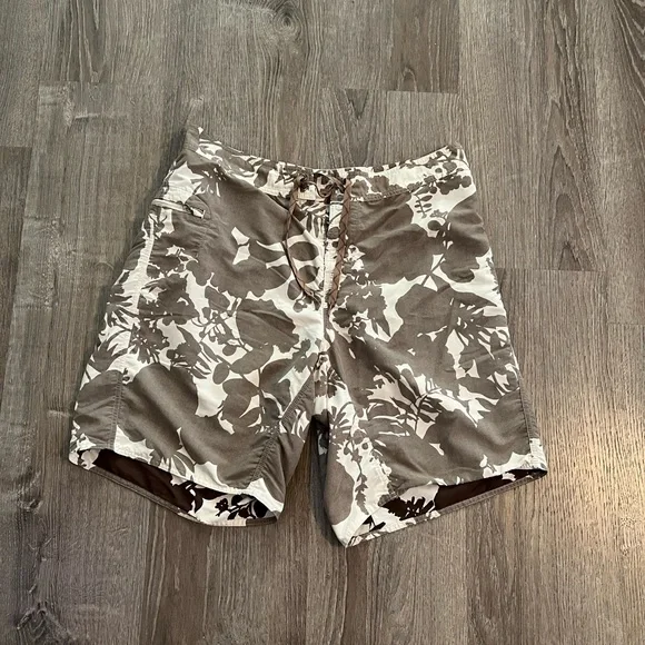 Patagonia men’s Wavefarer Board Shorts
