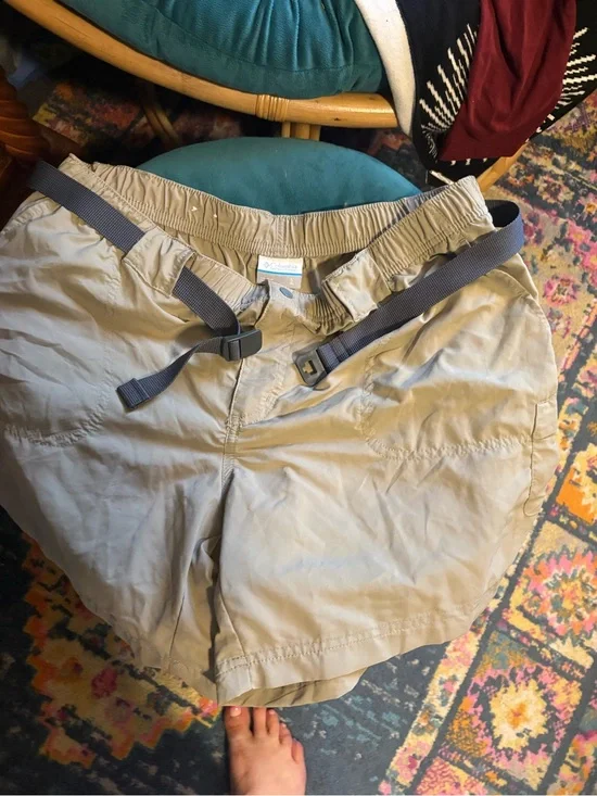 Columbia Men's Light Khaki Quick-Dry Elastic Waist Shorts with Integrated Belt