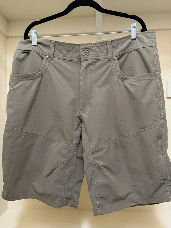 Kuhl Men's Flat Front Shorts — Light Taupe