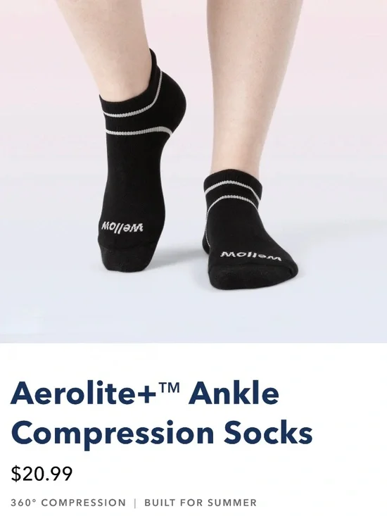NWT Wellow Aerolite Compression Ankle Socks 3 pack Med.