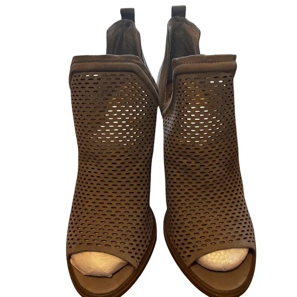 Vince Camuto Women's Ankle Booties 9.5‎ NEW Katrina Perforated Leather Taupe