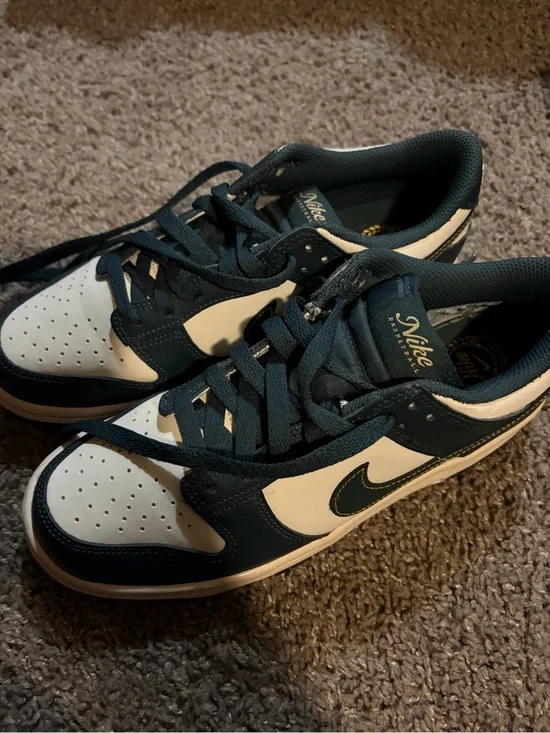 Nike Men’s Low-Top Sneakers in White and Dark Teal
