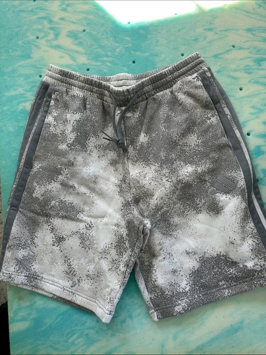 Men’s Adidas Athletic Grey Patterned Drawstring Shorts