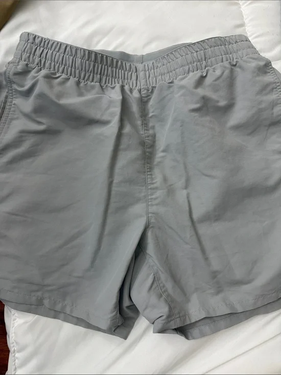 Uniqlo Men's Light Gray Athletic Elastic-Waist Shorts