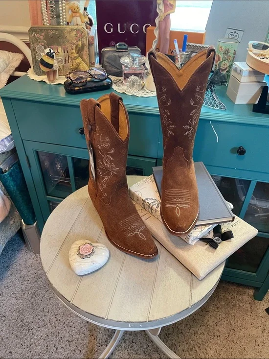 Shyanne Brown Suede Western Cowboy Boots - Stylish Embroidered Design 7.5 M