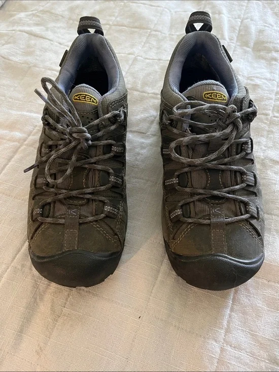 KEEN women’s Gray Low-Profile Hiking Shoes