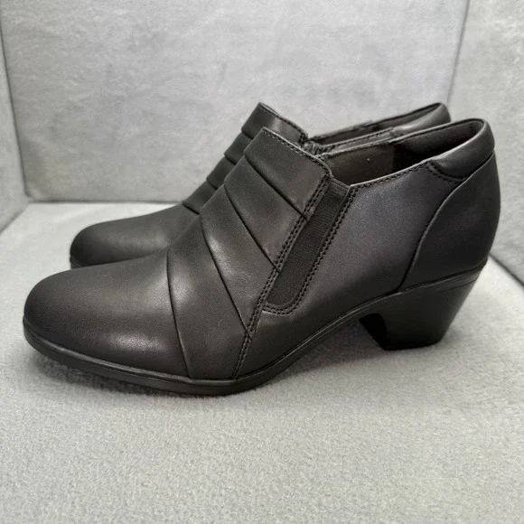 Clarks Emily 2 Pearl Women's 8 M Black Leather Ankle Booties Side Zip