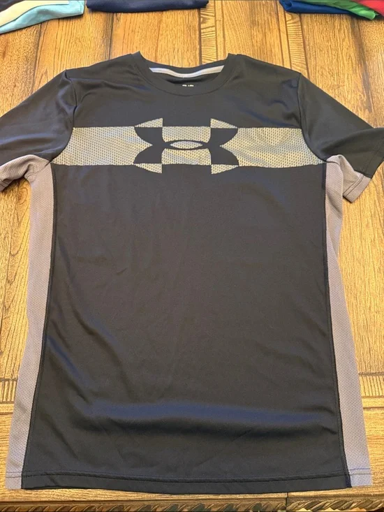 Under Armour Black Short-Sleeve Performance Tee with Gray Panels