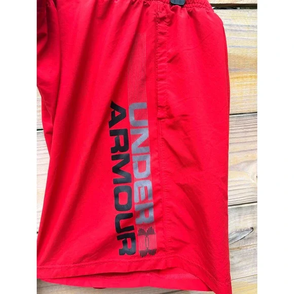 Under Armour Mens Red HeatGear Athletic Graphic Logo Shorts XXL Loose Fit