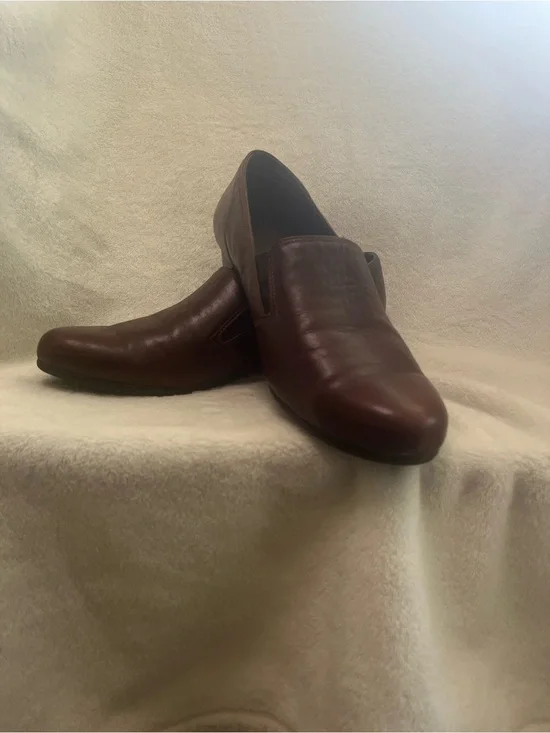 Munro American Hailey Women's Slip-On Leather Shoes in Mahogany Brown
